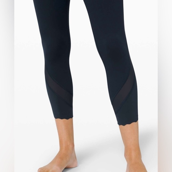 Lululemon Wunder Under Crop High-RiseRoll Down Scallop Full-On Luxtreme 23"Black - Picture 4 of 9